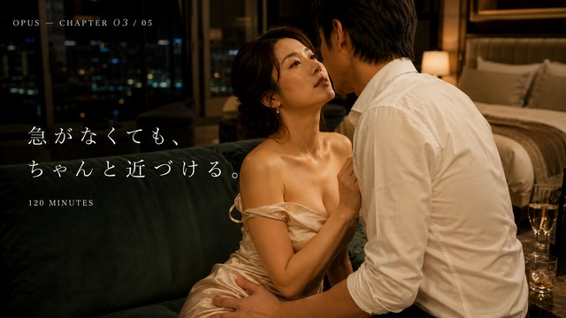 ラブホテルのソファで親密な時間を過ごす大人の男女